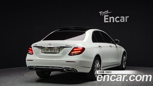Mercedes-Benz E-Class E300 4MATIC Exclusive — пробег 65 063 км — фото 2 из 5