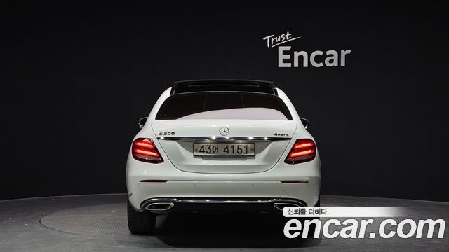 Mercedes-Benz E-Class E300 4MATIC Exclusive — пробег 65 063 км — фото 4 из 5